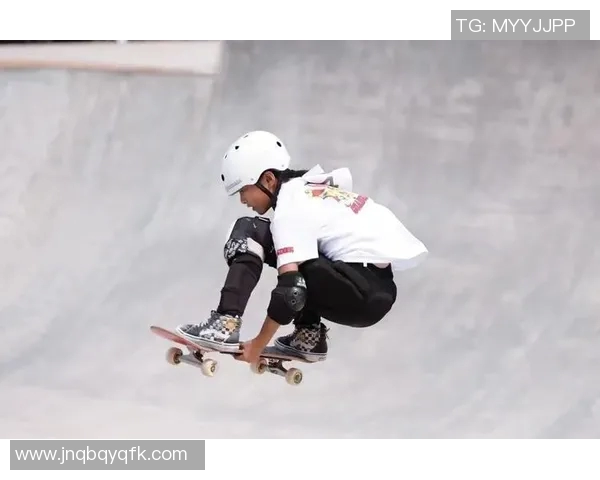 广州极限运动队在世界滑板锦标赛中以62分稳居积分榜首位