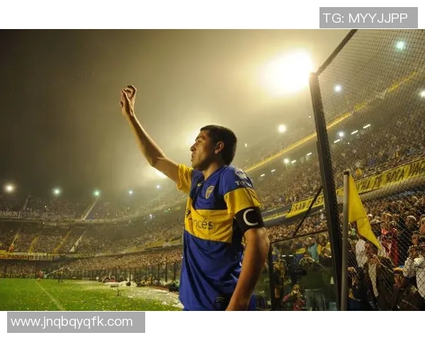 足球明星的魅力瞬间与经典瞬间图片分享,带你领略他们的风采与成就