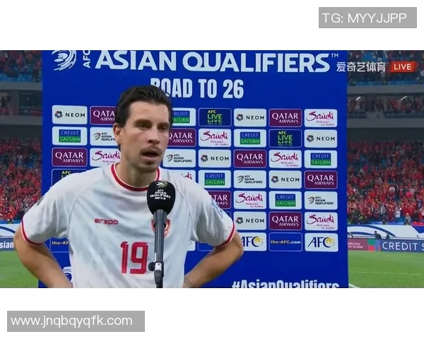 足球明星随机采访揭秘他们的职业生涯与个人生活趣事